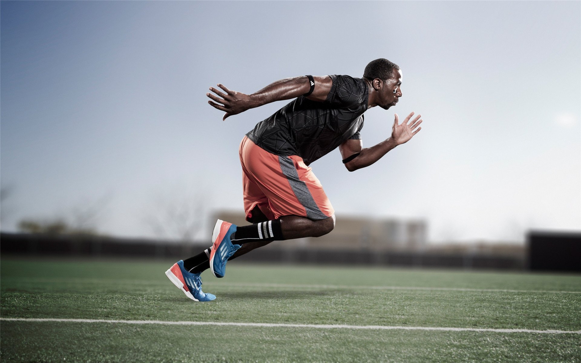 赛道与绿茵的交响，F1街道赛之夜，C罗关键回合不手软